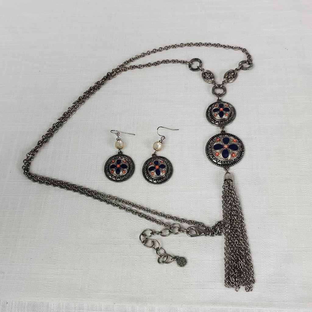 Ruby Rd Long Tassel End Round Pendant Silver Tone Necklace WEarrings 27$